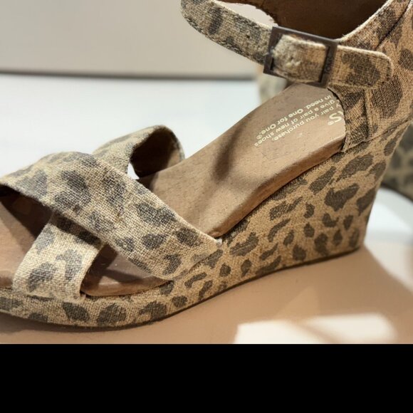 🐆 TOMS Women's Leopard Print Wedge Sandals – Size 6.5 - Picture 4 of 11